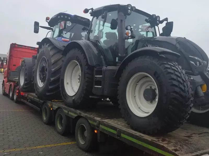 Traktorite transport poolhaagisel